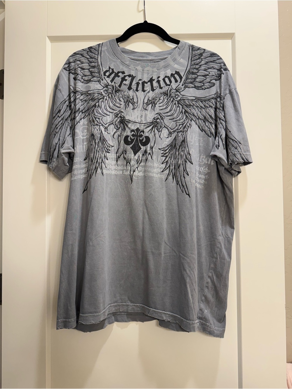 Vintage Affliction Men’s Gray Graphic Tee with Winged Skull Design